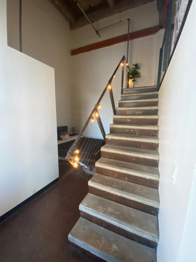 The Continental Dtla Loft Bed and breakfast *