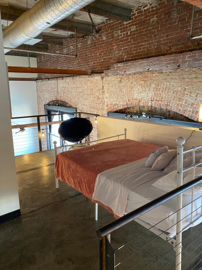 The Continental Dtla Loft Bed and breakfast *
