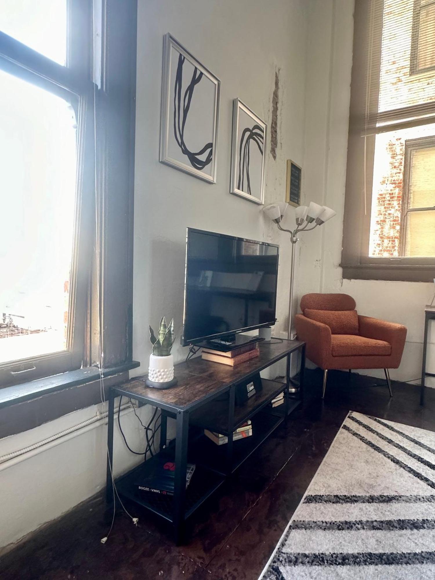 The Continental Dtla Loft Bed and breakfast